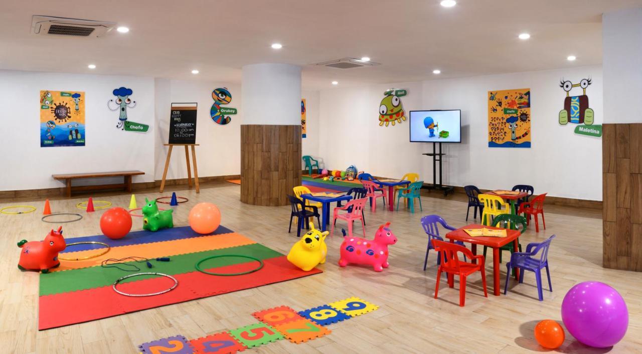 Hs Hotsson Hotel Acapulco Luaran gambar A classroom at the school