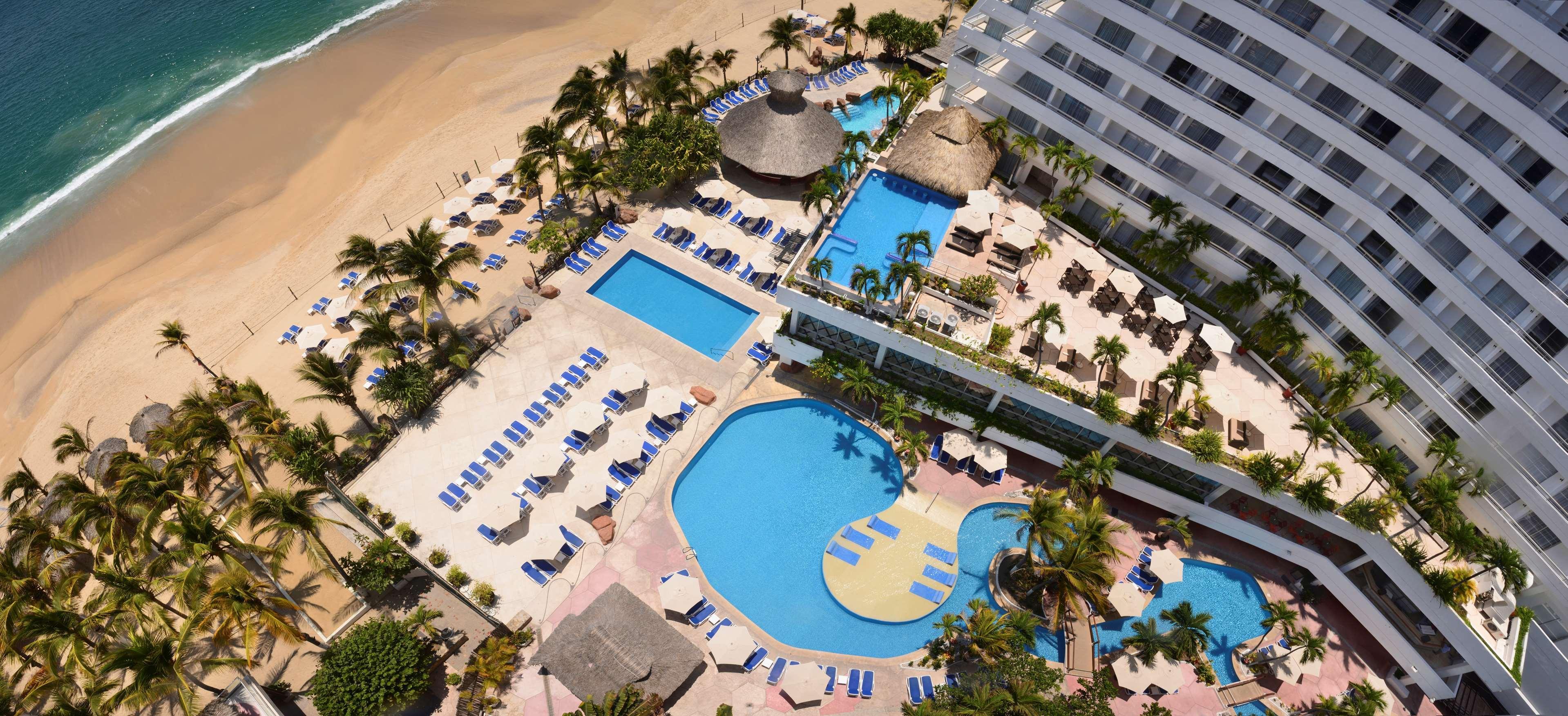 Hs Hotsson Hotel Acapulco Luaran gambar Aerial view of the pool area