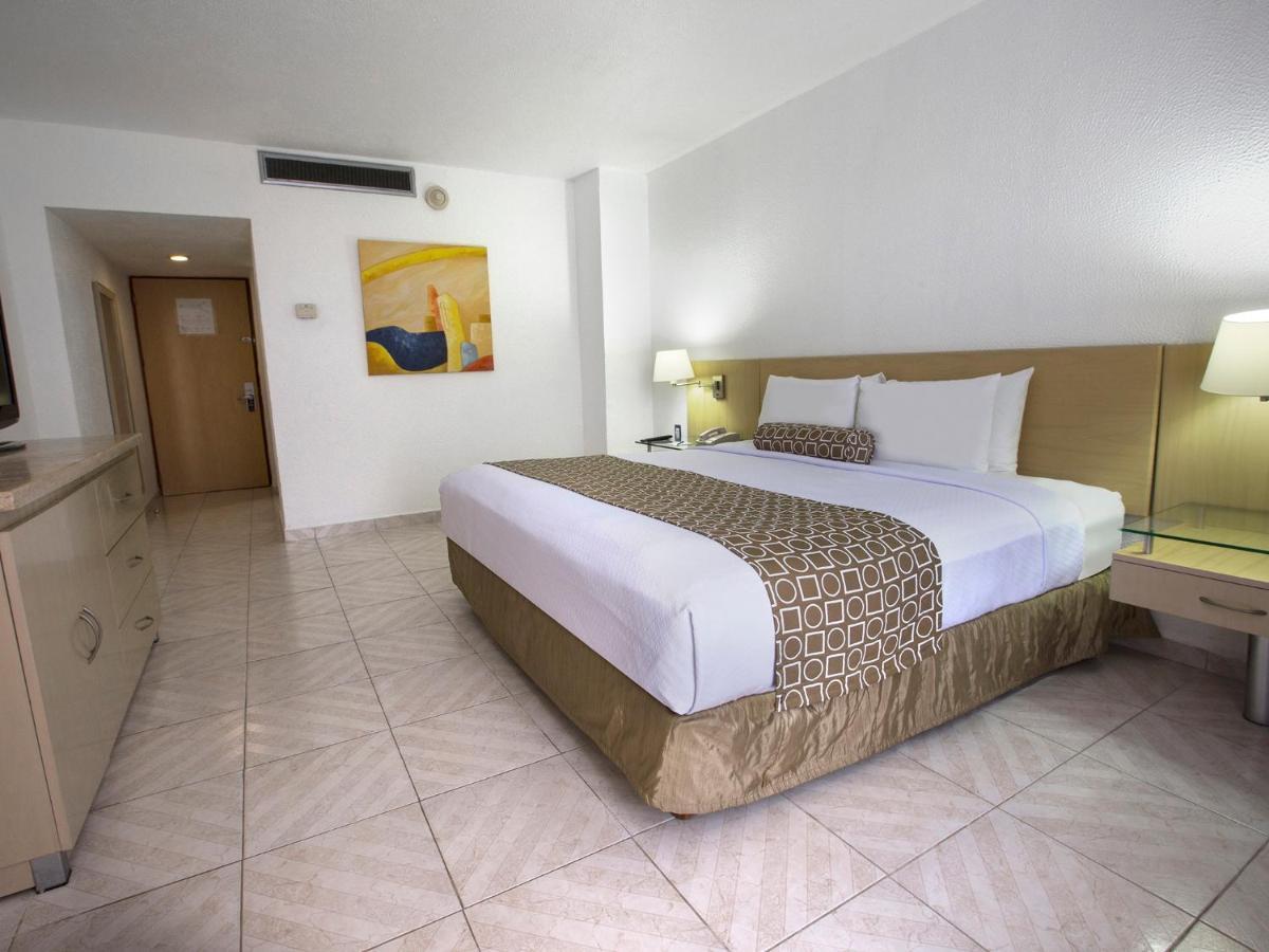 Hs Hotsson Hotel Acapulco Luaran gambar A room at the hotel