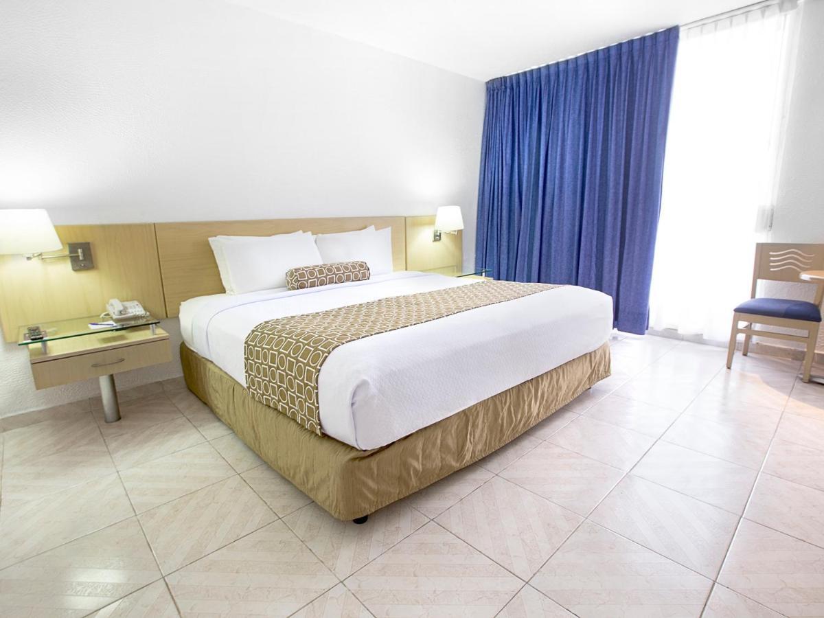 Hs Hotsson Hotel Acapulco Luaran gambar A room at the hotel